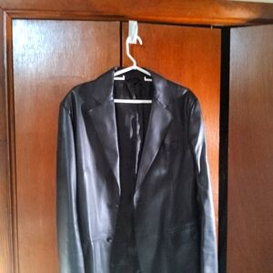 im selling a leather jacket (blazer style)